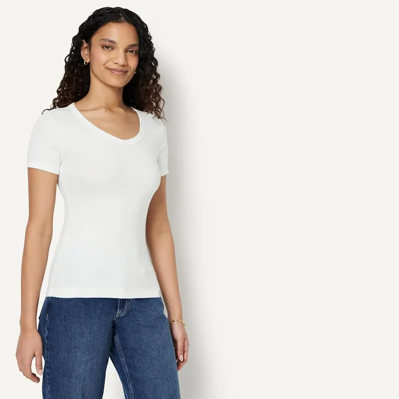 Amazon Essentials Women’s Slim-Fit Short-Sleeve V-Neck T-Shirt Small – Slim Fit