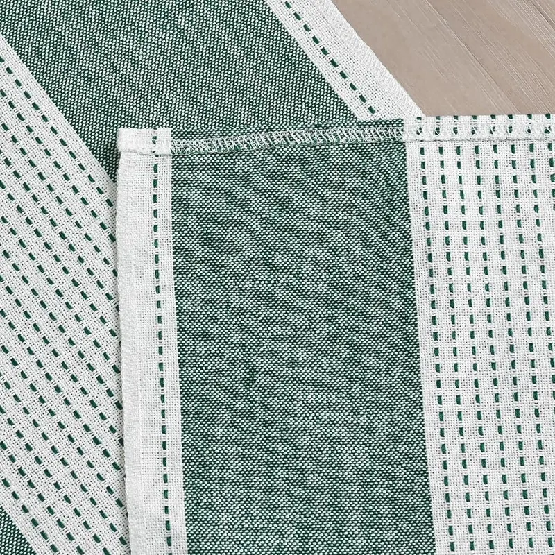 Artoid Mode Forest Green Farmhouse Rustic Table Runner – Easy to Clean