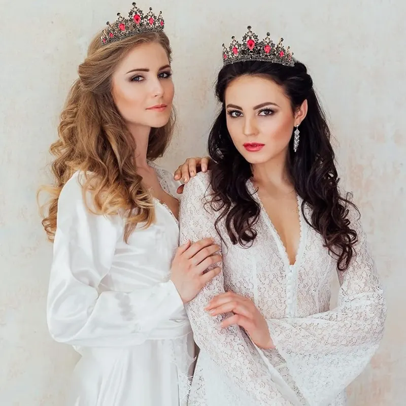 CAVETEE Black Crown – Baroque Style Design