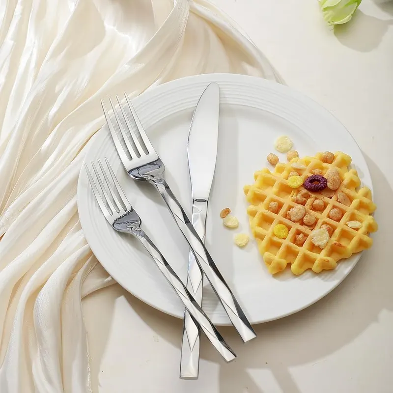 GPY 30-Piece 18/0 Silverware Set – product photo 9 of 9