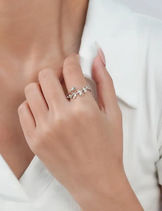 IMOLOVE Moissanite Wedding Bands – Smooth hand polished finish prevents skin scratching
