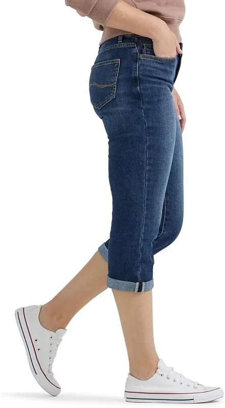 Lee Women’s Flex Motion Regular Fit 5 – Mid rise, regular fit, capri jean