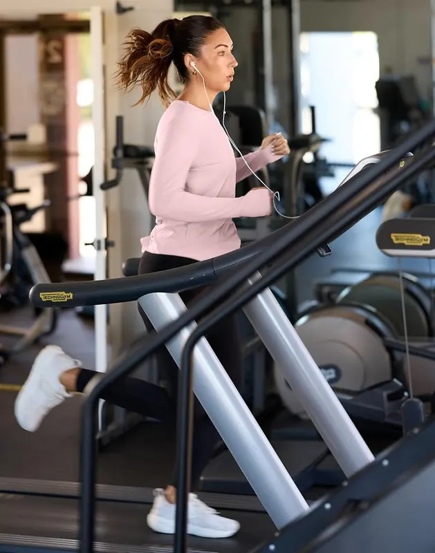 Soothfeel Lightweight Long Sleeve Workout Tops – UPF 50+ rating mentioned